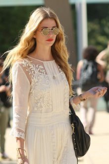 Белое кружевное платье - незаменимый предмет гардероба