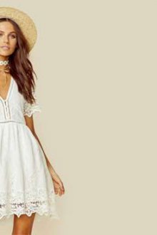 Белое кружевное платье как основной элемент гардероба