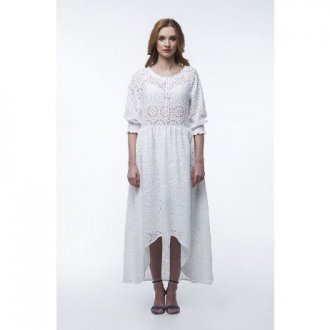 Белое кружевное платье - основной элемент гардероба