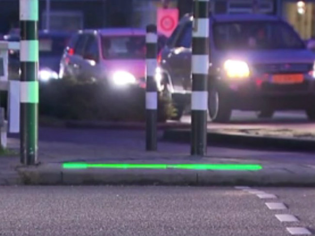 В Голландии заработали светофоры для любителей смартфонов